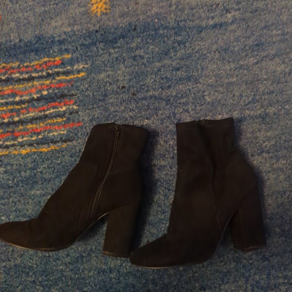 Black heeled boots - Picture 2 of 3